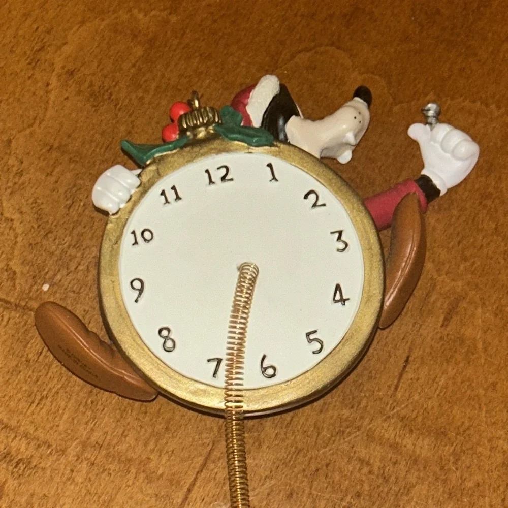 WALT DISNEY - GOOFY CLOCK SPRING ORNAMENT WITH DONALD DUCK AT THE BOTTOM‎